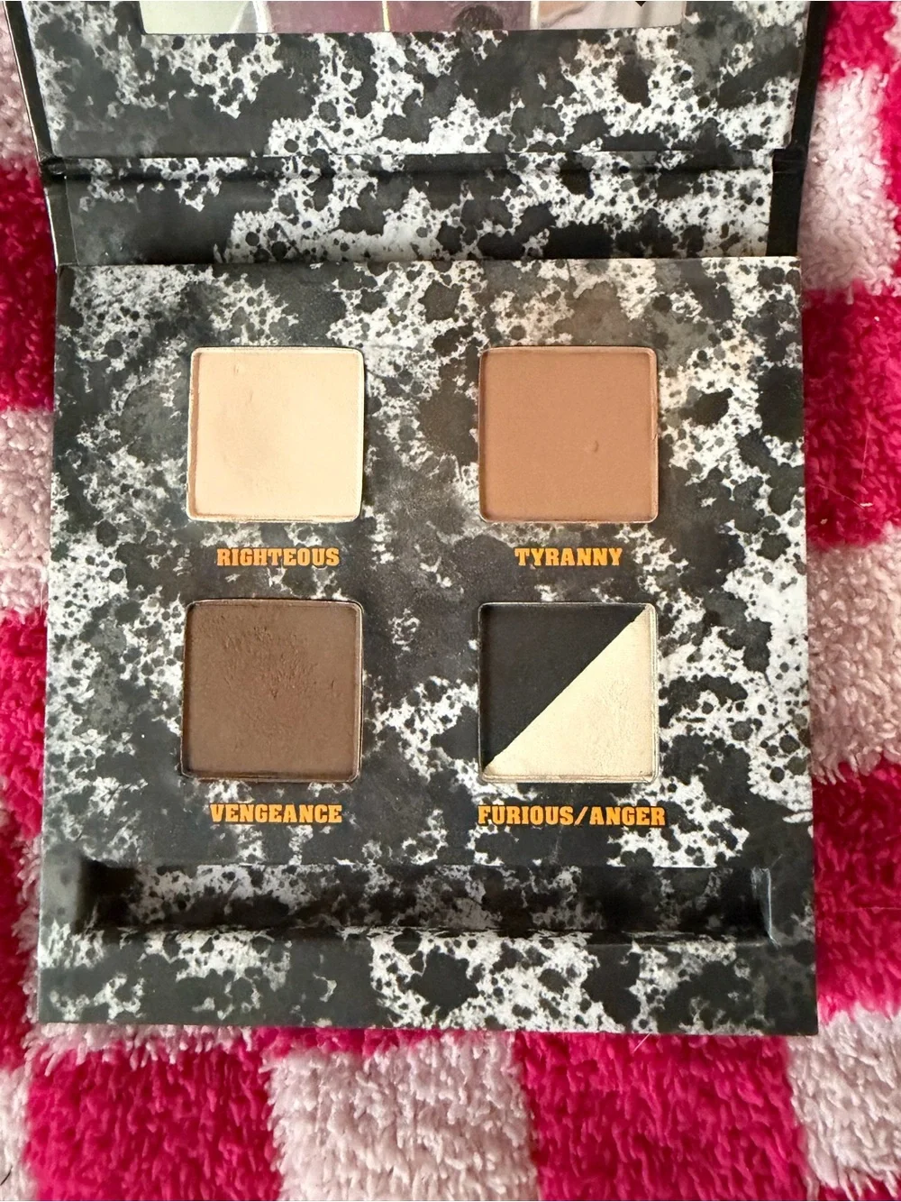 Urban Decay Pulp fiction eyeshadow palette